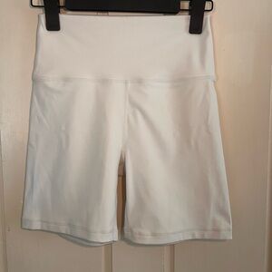 Set Active Luxform Biker Shorts in Blanc
